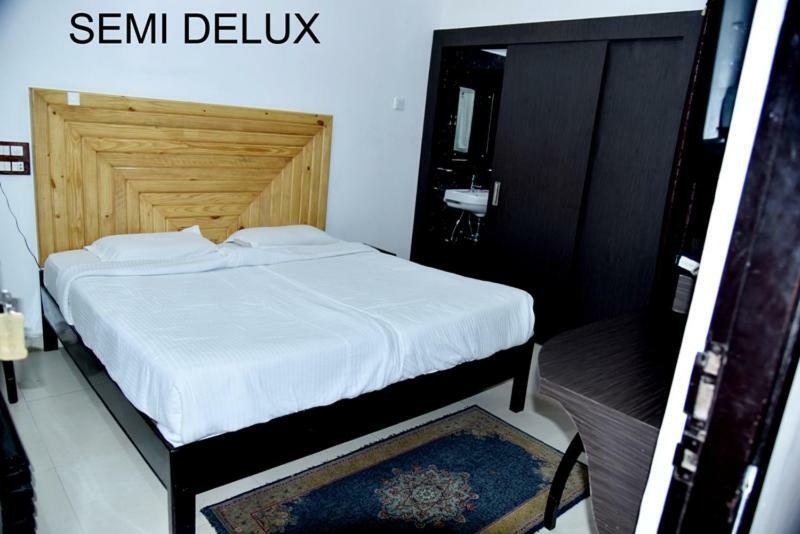 בארילי Hotel Royal Classic מראה חיצוני תמונה
