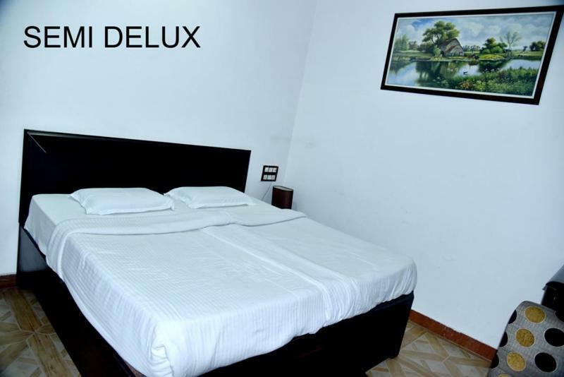בארילי Hotel Royal Classic מראה חיצוני תמונה